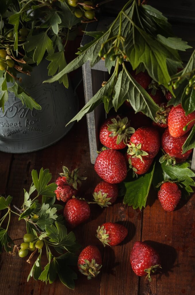 strawberries, berries, fruits-6808367.jpg