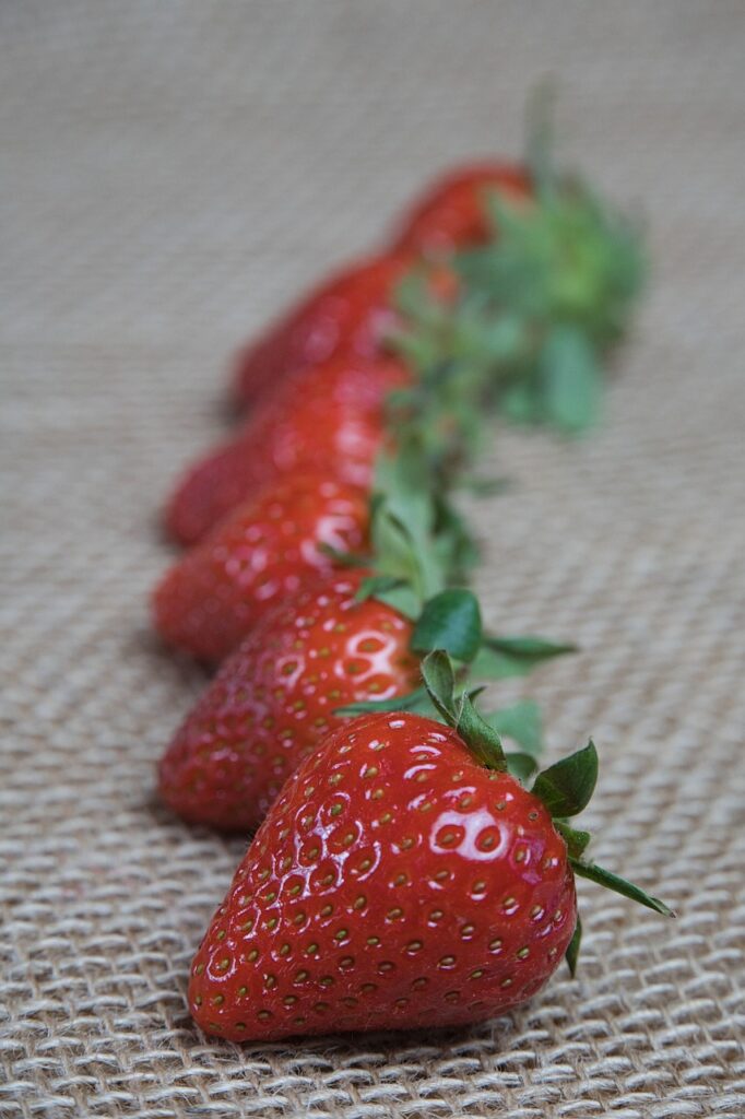 strawberries, vitamins, fruit-5009373.jpg